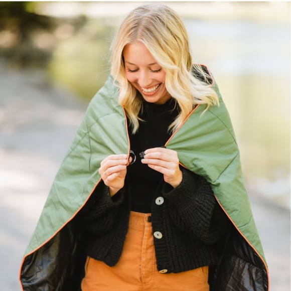 NWT Rumpl x Solo Stove Travel ready & campfire approved NanoLoft Flame Resistant - Picture 3 of 16